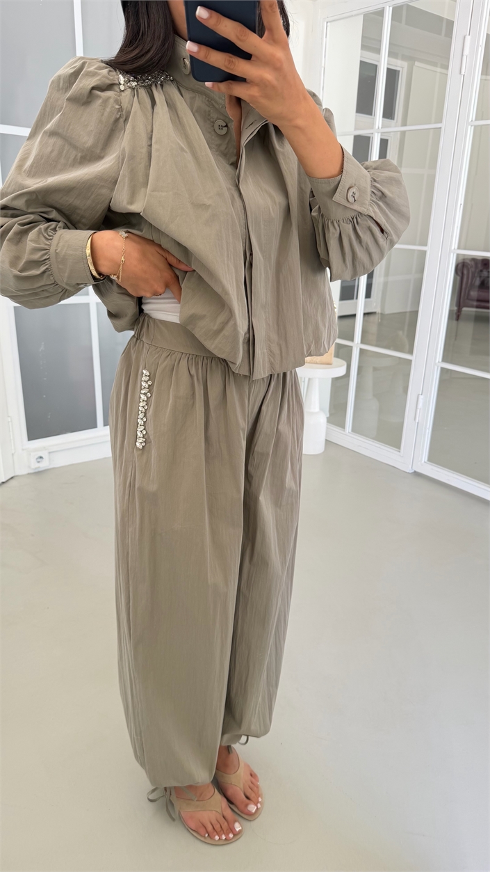 Haki Taş Detaylı Astarlı Ceket Beli Lastikli Pantolon İkili Paraşüt Kumaş Takım GAUS-02087