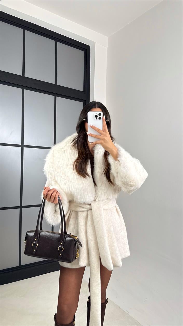 Ekru Kürk Detaylı Astarlı Kaşe Kaban GAUS-00559