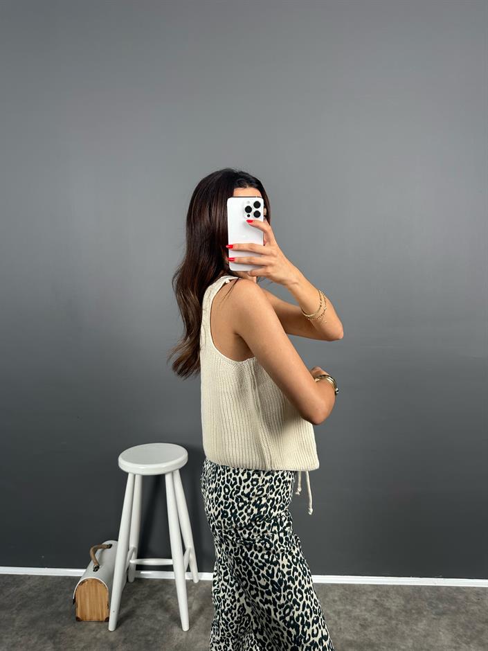 MD Taş Önden İp Bağlamalı Triko Örme Yelek