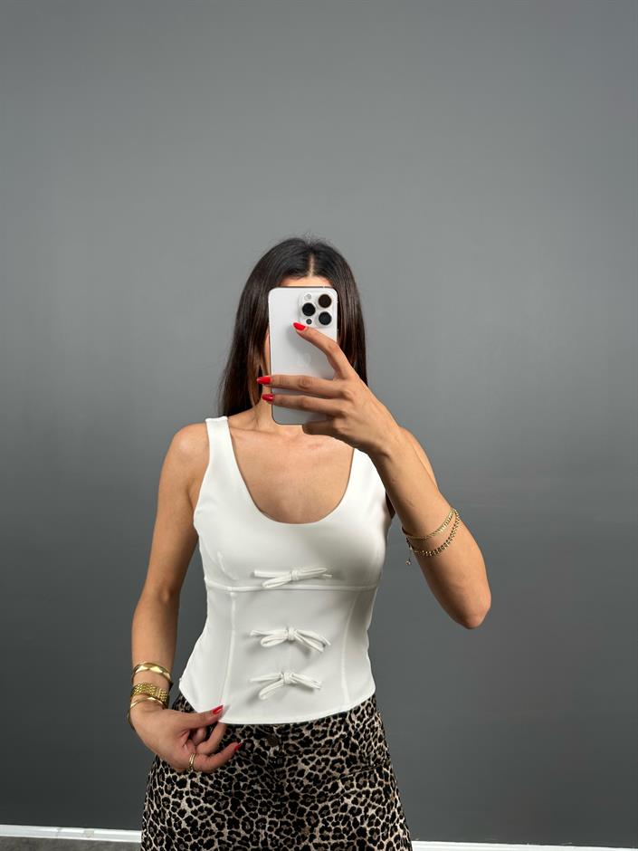 ZR Model Beyaz Fiyonk Detaylı Crop Bluz