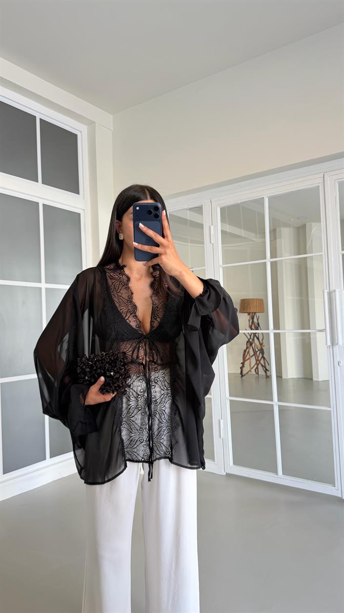 Siyah Dantel Detaylı Transparan Bluz GAUS-01648