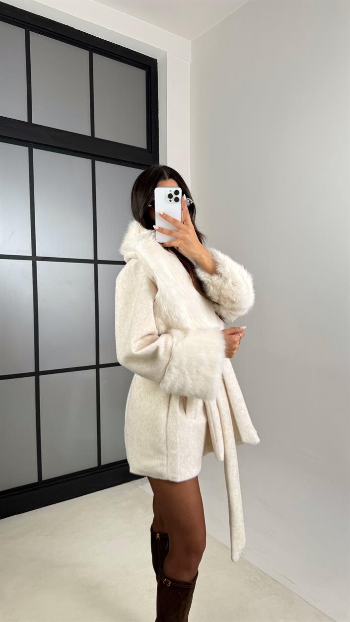 Ekru Kürk Detaylı Astarlı Kaşe Kaban GAUS-00559