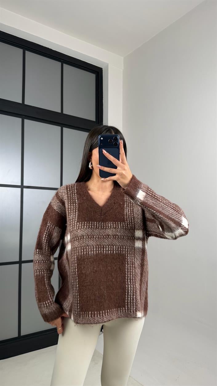 Kahve V Yaka Desenli Triko Kazak GAUS-00782