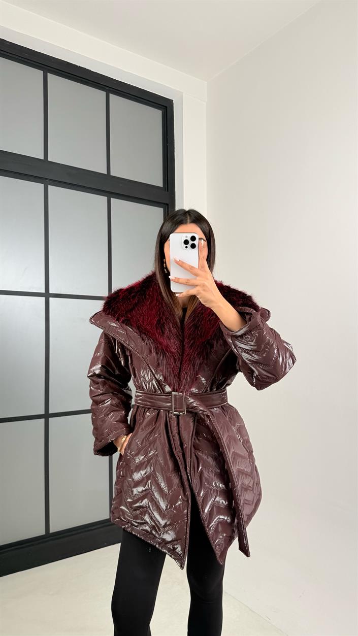 Bordo Yaka Kürk Detaylı Kuşaklı Parlak Şişme Mont GAUS-00458