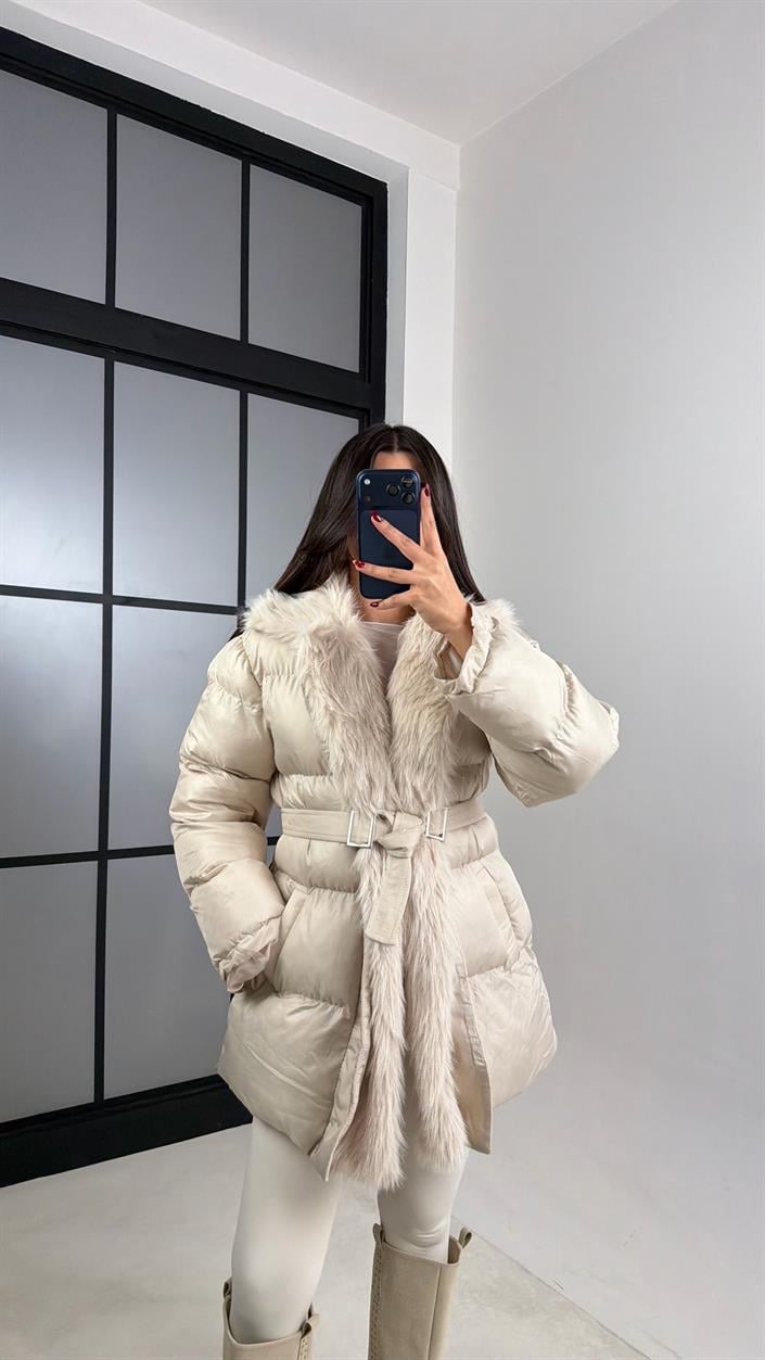 Taş Yaka Kürk Detaylı Kuşaklı Şişme Mont GAUS-00563