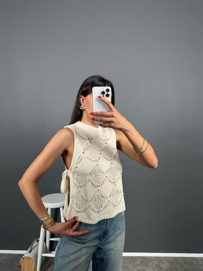 ZR Model Ekru Yandan Bağlamalı Taşlı Örme Triko Sıfır Kol Bluz 