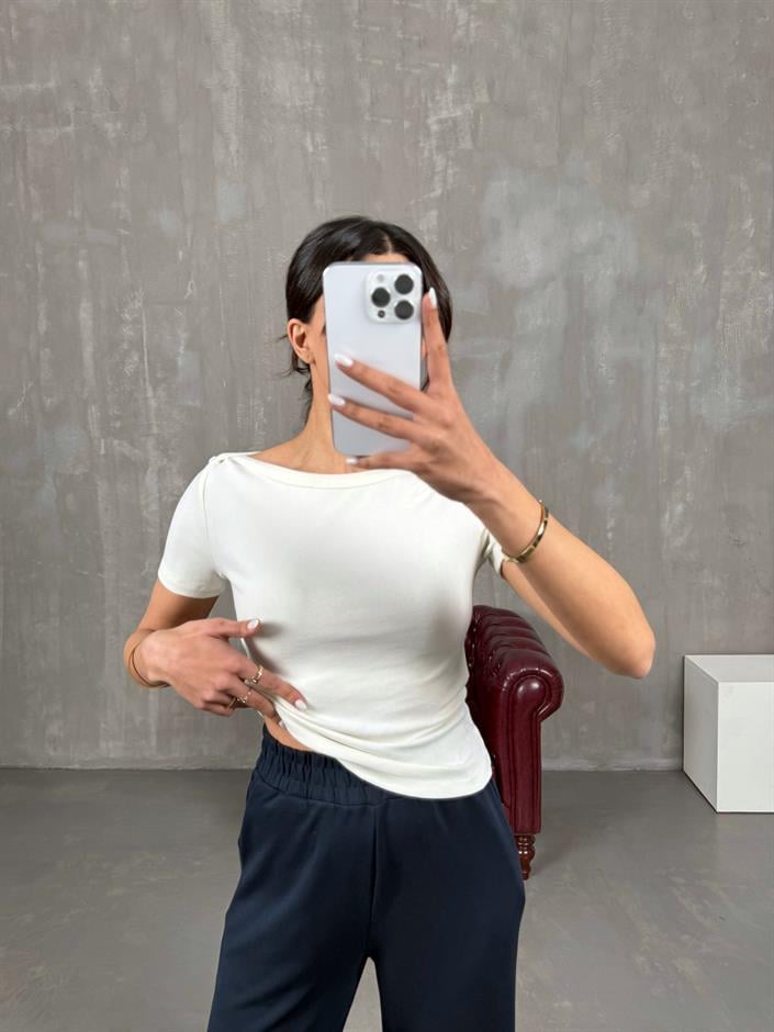 Nira Krem Kayık Yaka Tshirt