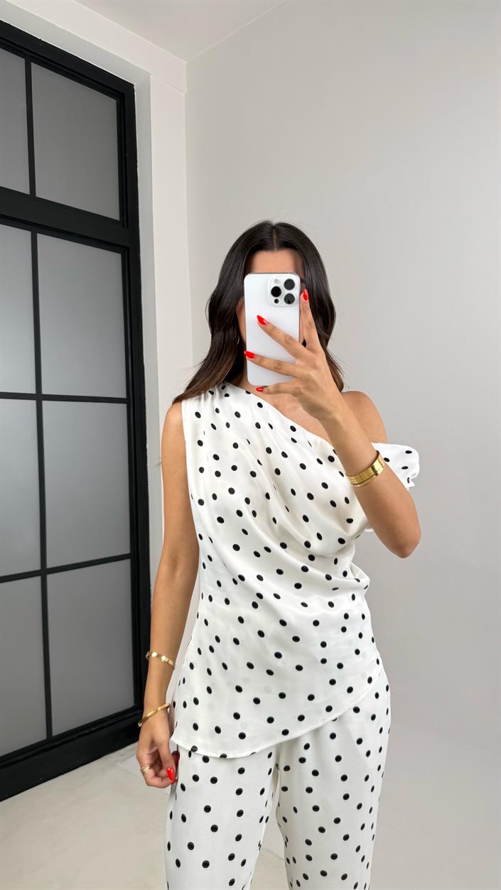 Beyaz Puantiyeli Asimetrik Kesim Bluz Beli Lastikli Pantolon Saten Takım GAUS-007