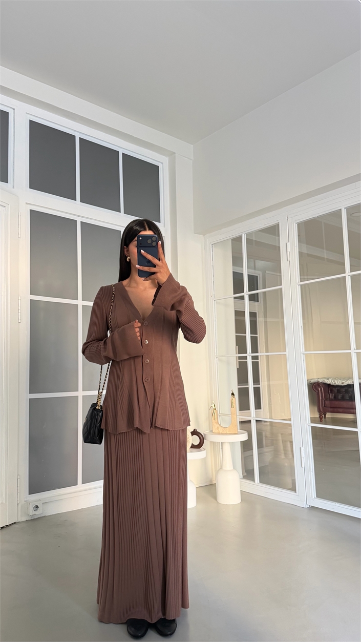 Kahve Önü Düğmeli Hırka Beli Lastikli Etek Takım GAUS-02074