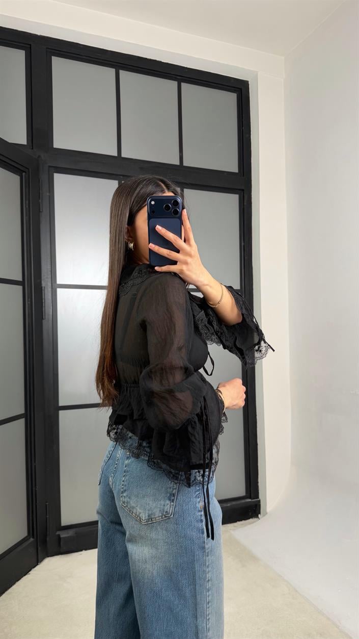 Siyah Fırfır Detaylı Transparan Bluz GAUS-01343