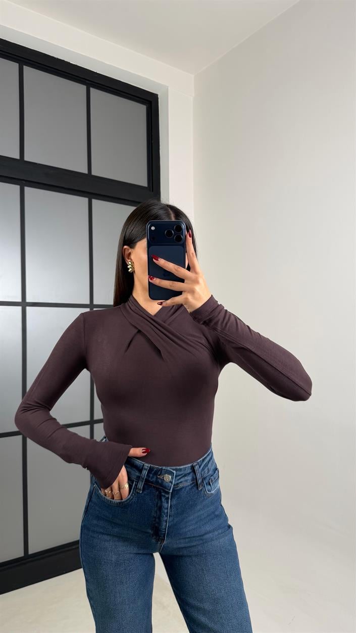 Acı Kahve Yaka Detaylı ZR Model Likralı Bluz GAUS-00752