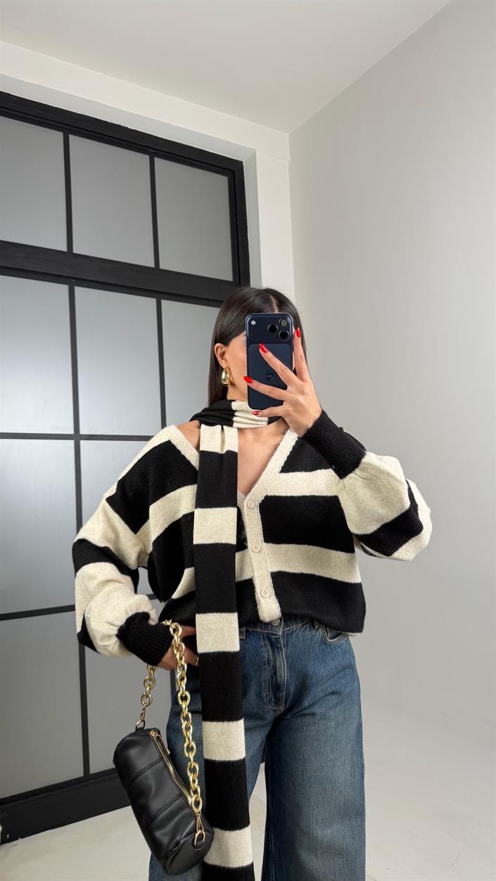 Siyah Şeritli Atkı Detaylı Triko Hırka GAUS-00920