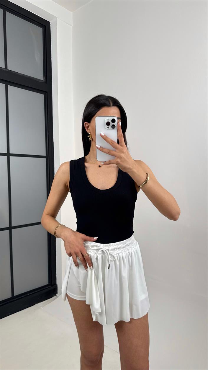 Beyaz Yan Yırtmaçlı Beli Lastikli Basic Şort Gaus00371