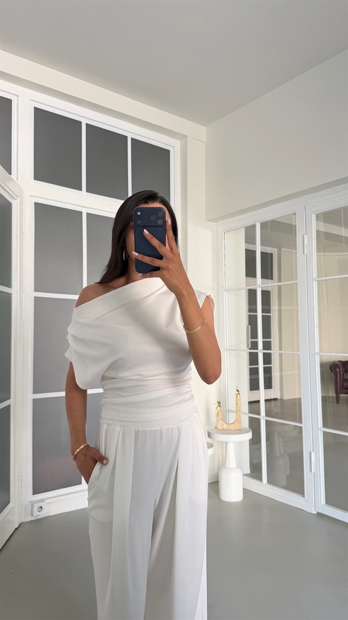 Beyaz Kayık Yaka Bluz Beli Lastikli Pantolon İkili Modal Takım GAUS-01718