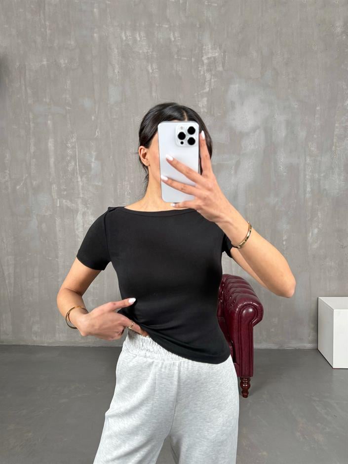 Nira Siyah Kayık Yaka Tshirt