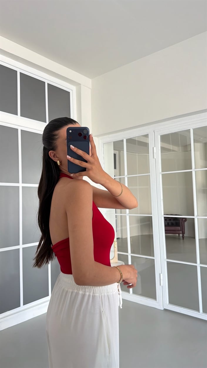 Kırmızı Halter Yaka Gold Toka Detaylı Bluz GAUS-01714