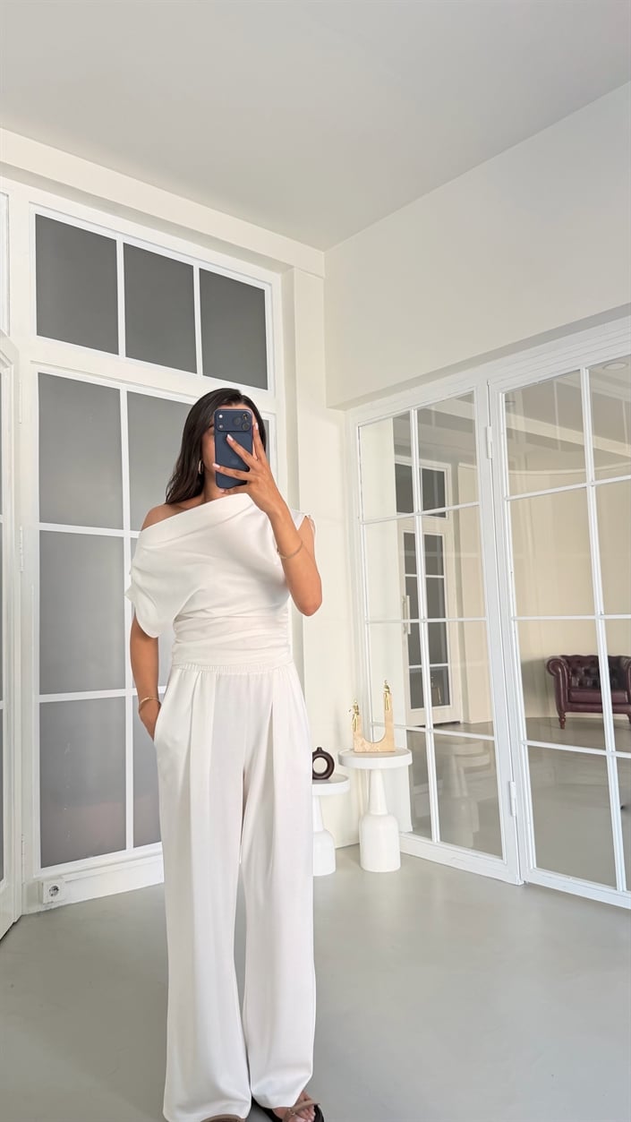 Beyaz Kayık Yaka Bluz Beli Lastikli Pantolon İkili Modal Takım GAUS-01718