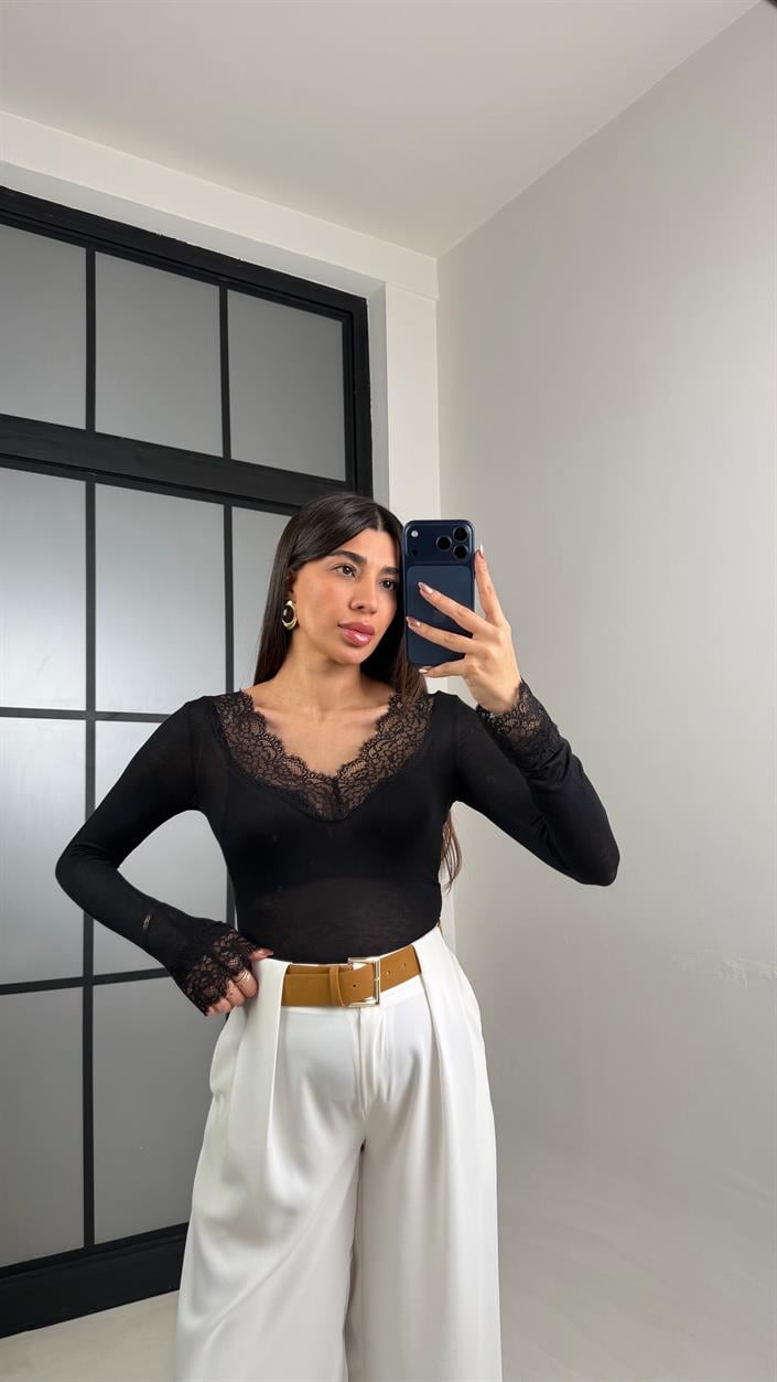Siyah Dantel Detaylı Kaşmir Dokulu Bluz GAUS-01094