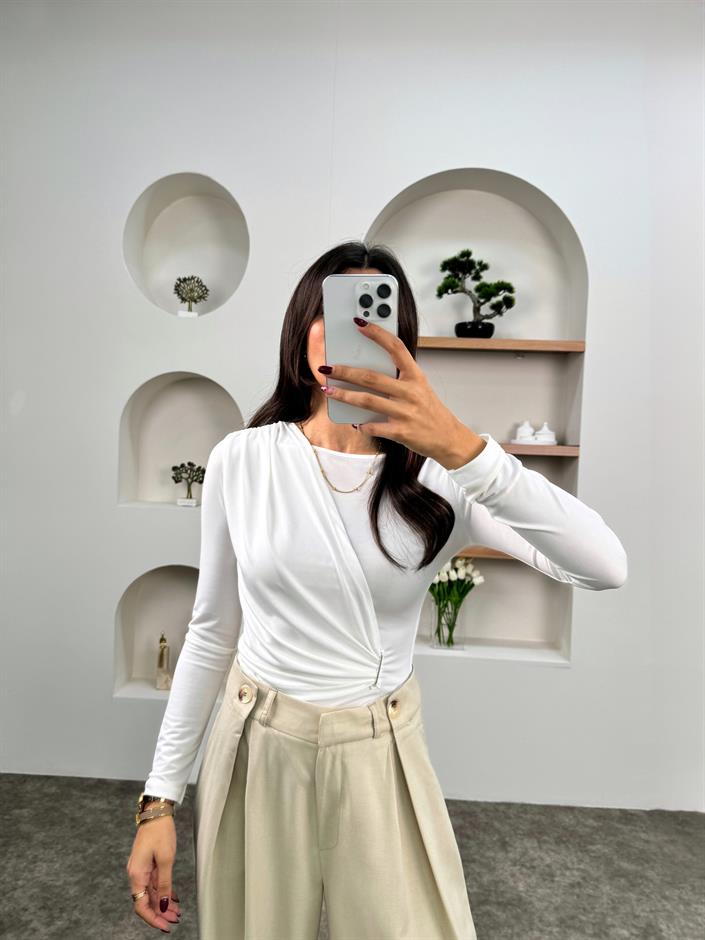 Bri Beyaz Belden Büzgü Detaylı Bluz