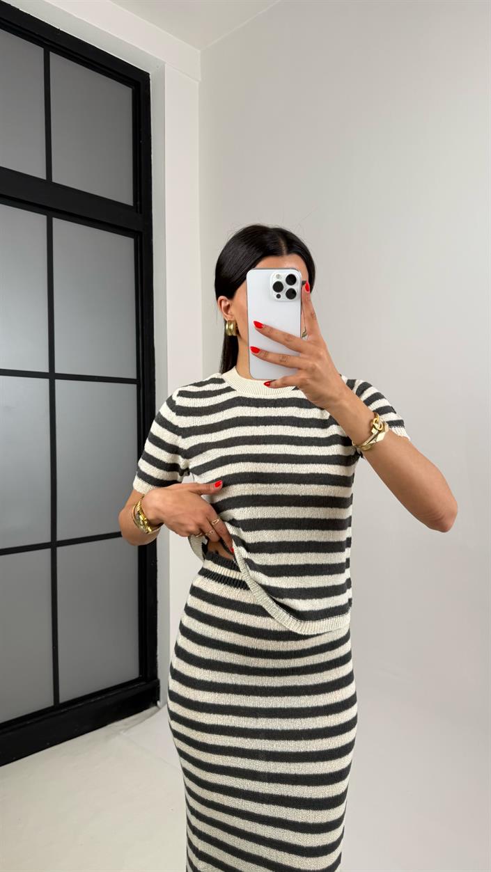 Gri Beyaz Şeritli Bluz Yırtmaçlı Etek Triko Takım Gaus00488