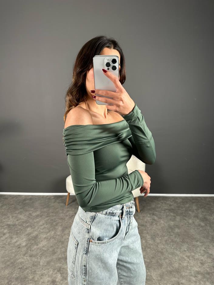 ماإيه بلوزة أخضر كاكي بياقة قارب