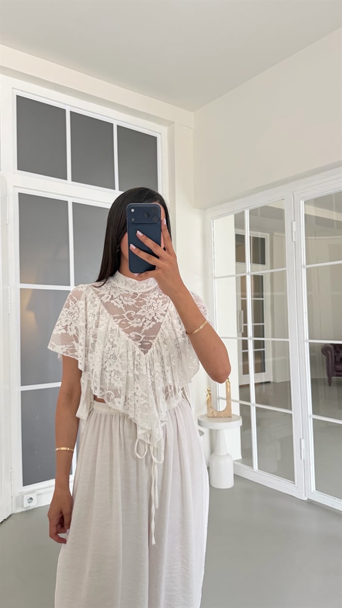 Beyaz Fırfır Detaylı Crop Bluz GAUS-01741
