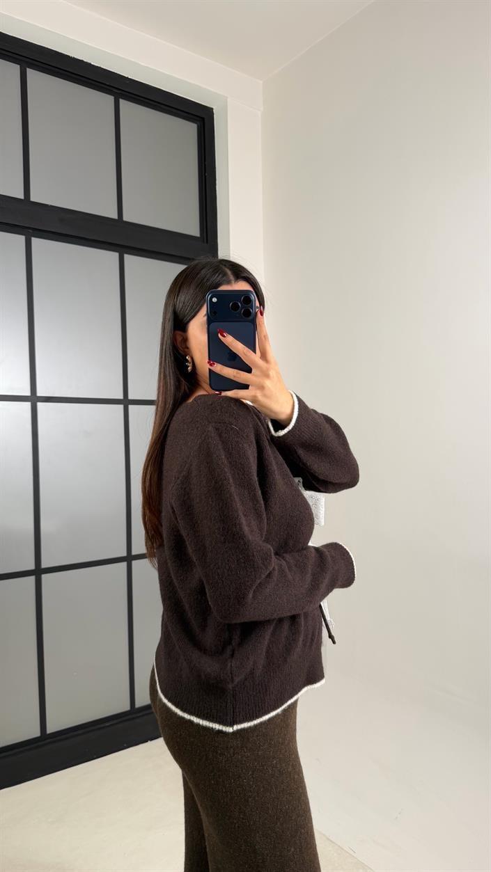 Acı Kahve Fiyonk Detaylı Triko Hırka GAUS-00633