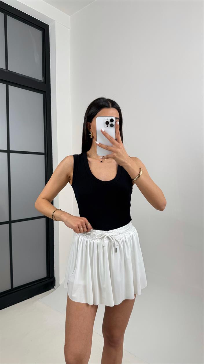 Beyaz Yan Yırtmaçlı Beli Lastikli Basic Şort Gaus00371