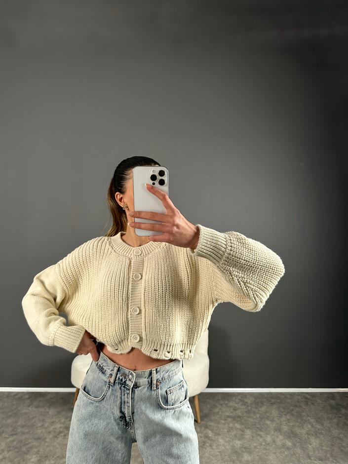 ZR Model Ekru Crop Hırka