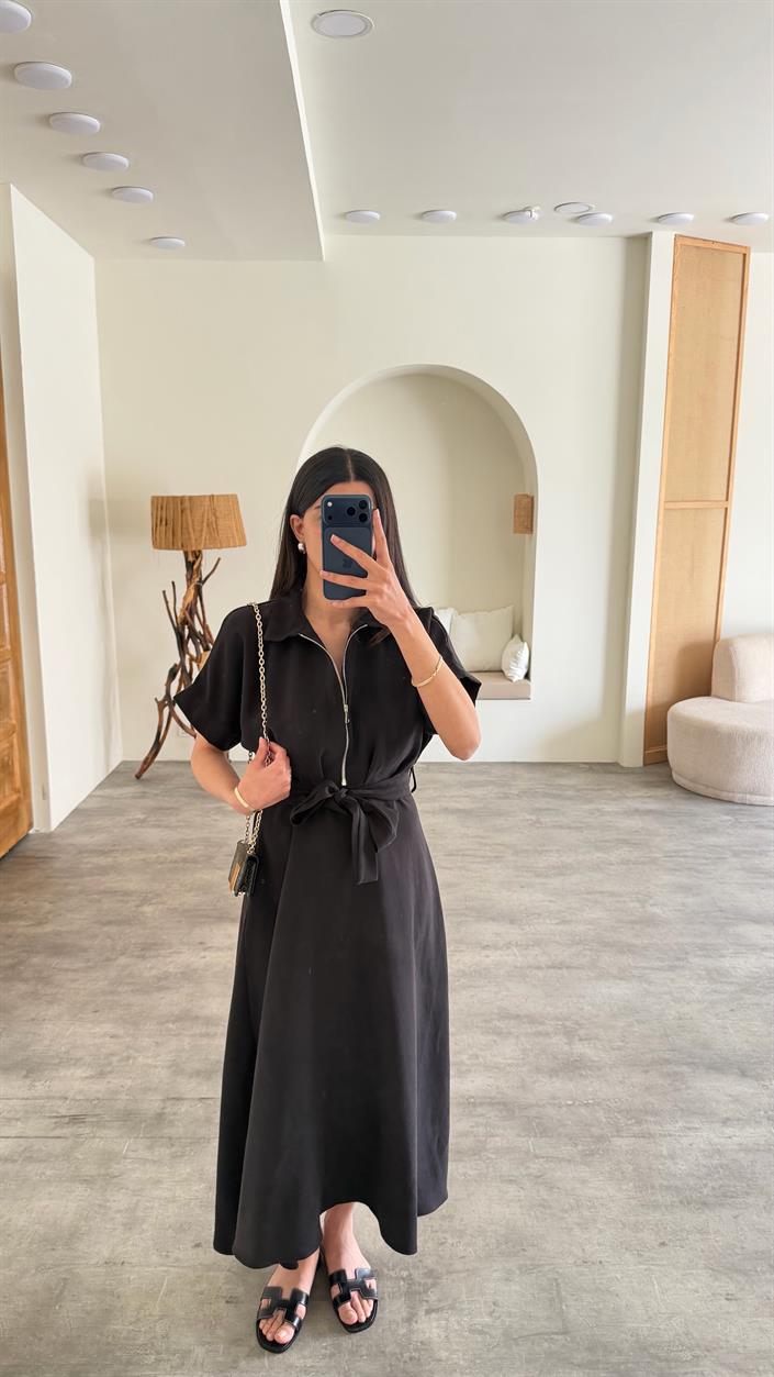 Siyah Polo Yaka Kuşaklı Tencel Kumaş Elbise GAUS-01429