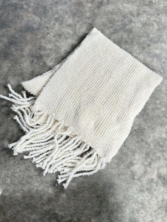 Beyaz Pinterest Saçaklı Atkı