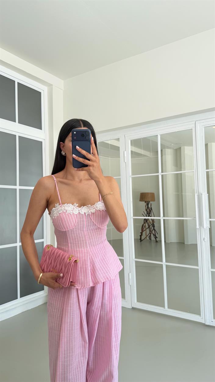 Pembe Ayarlanabilir Askılı Pedli Crop Beli Lastikli Pantolon Çizgili Takım GAUS-01654