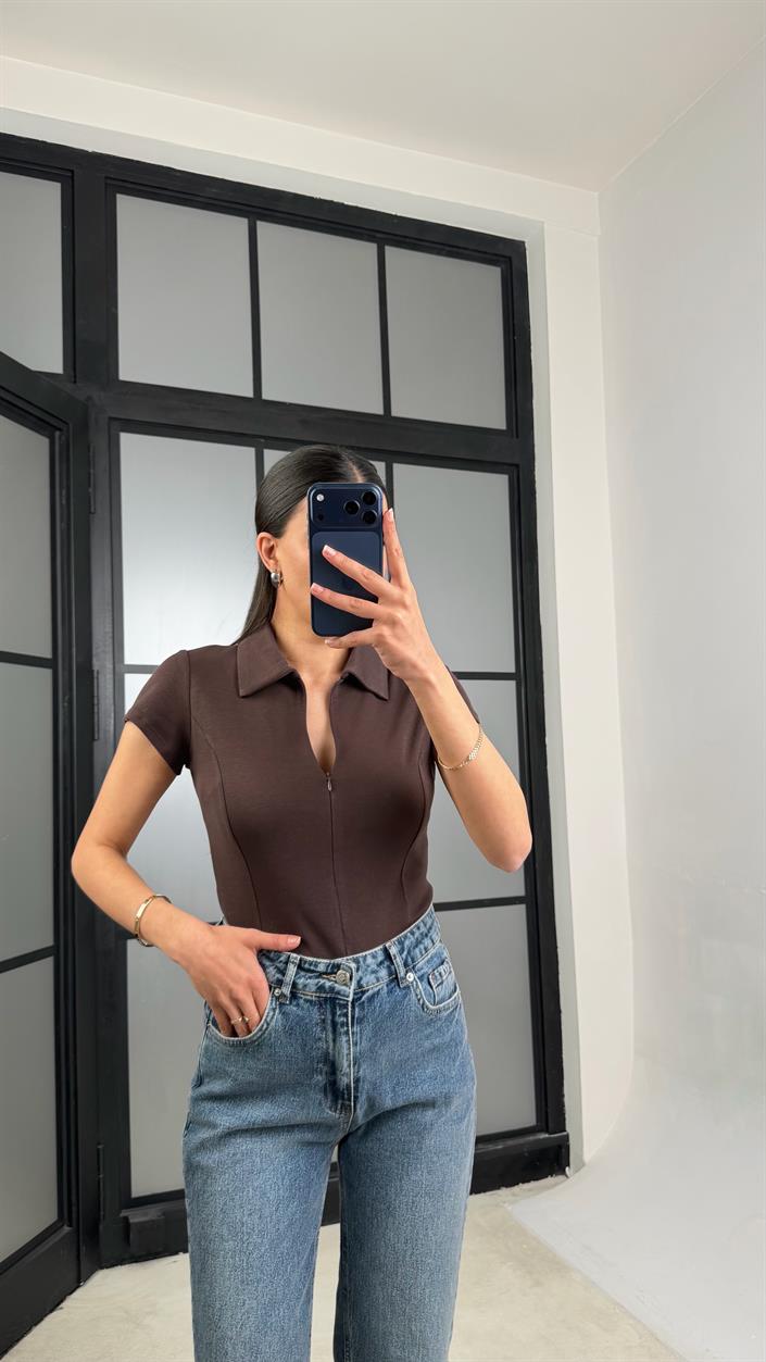 Acı Kahve Polo Yaka Fermuarlı Basic Bluz GAUS-01467