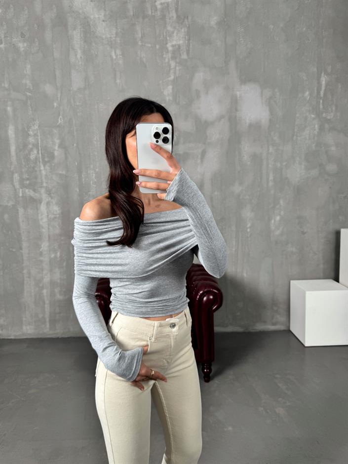 Bells Gri Kayık Yaka Bluz 