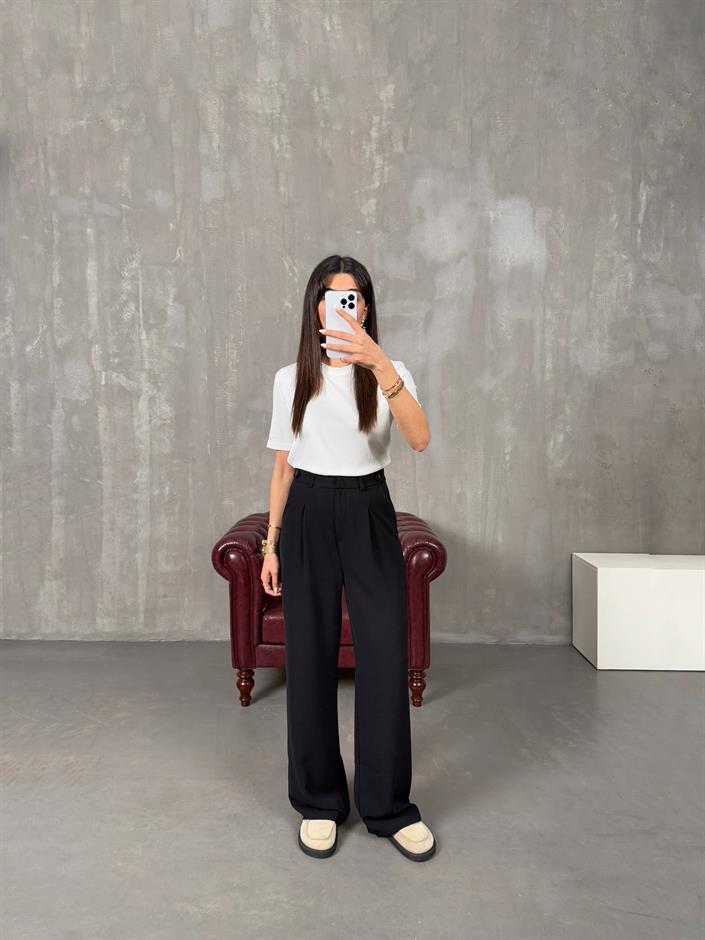 Layra Siyah Yandan Düğme Detaylı Kumaş Pantolon