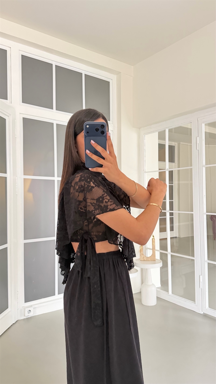 Siyah Fırfır Detaylı Crop Bluz GAUS-01741