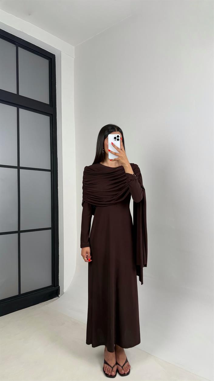 Acı Kahve Pelerin Detaylı Sandy Kumaş Tasarım Elbise Gaus00692
