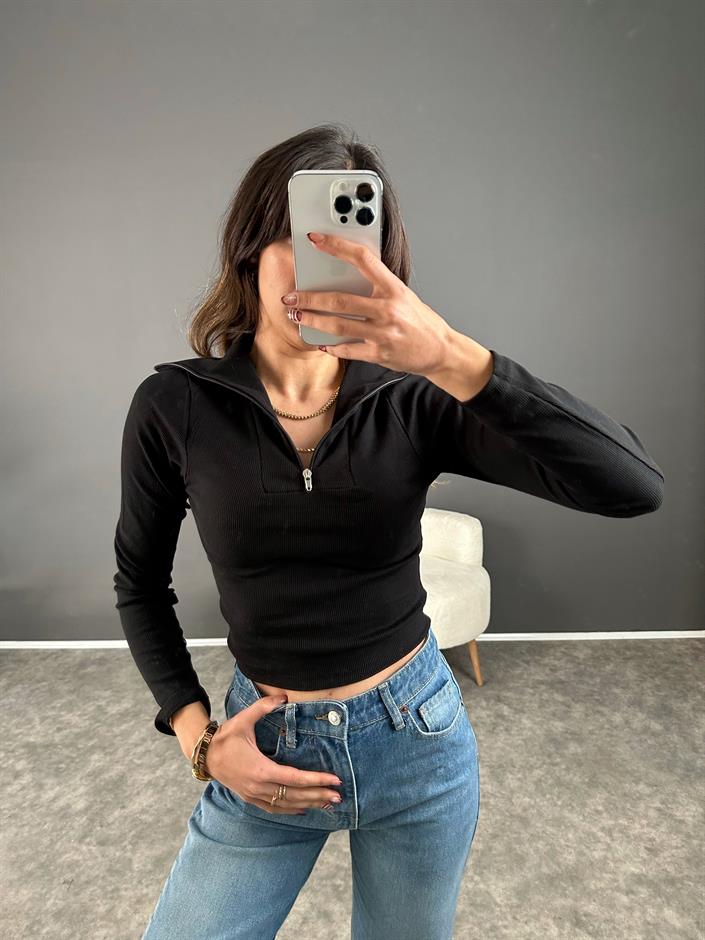 Siyah Fermuarlı Triko Crop