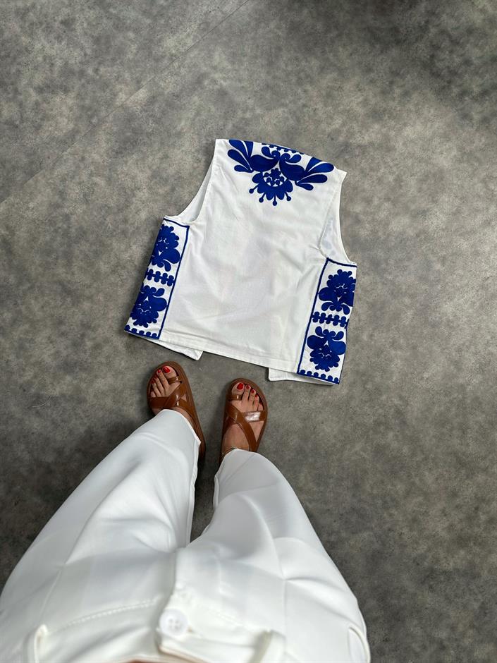 Wave Mavi Nakış İşlemeli Astarlı Beyaz Yelek