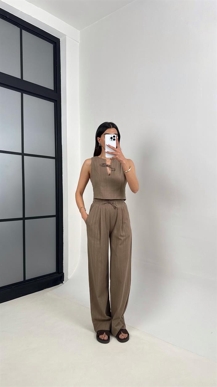 Kahve Yaka Bağlama Detaylı Üst Beli Lastikli Cepli Pantolon ZR Muadil Keten Takım Gaus00398