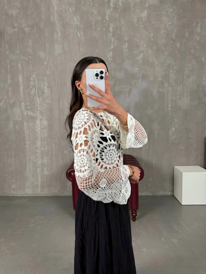 Jina Beyaz İşlemeli Triko