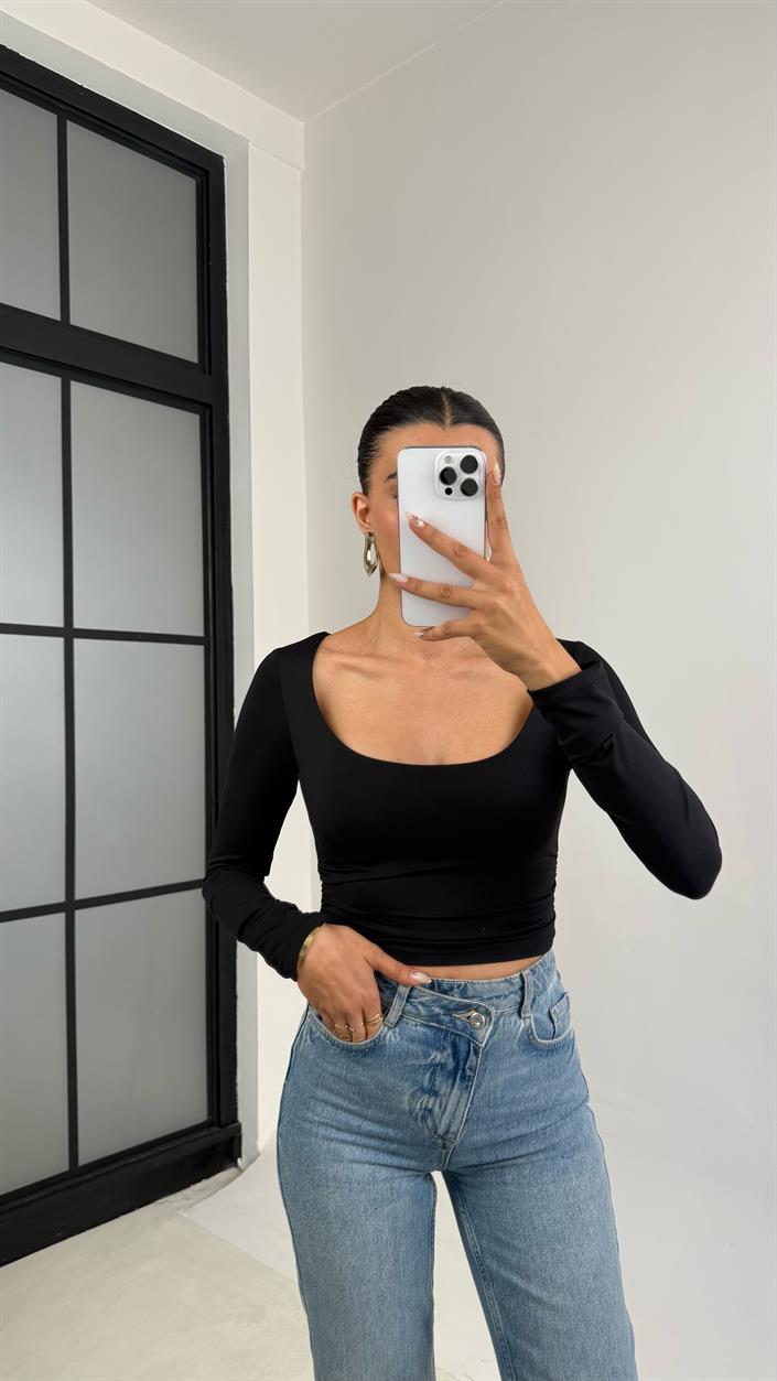 Siyah Yuvarlak Yaka Yan Büzgü Detaylı Sandy Kumaş Bluz GAUS-0065