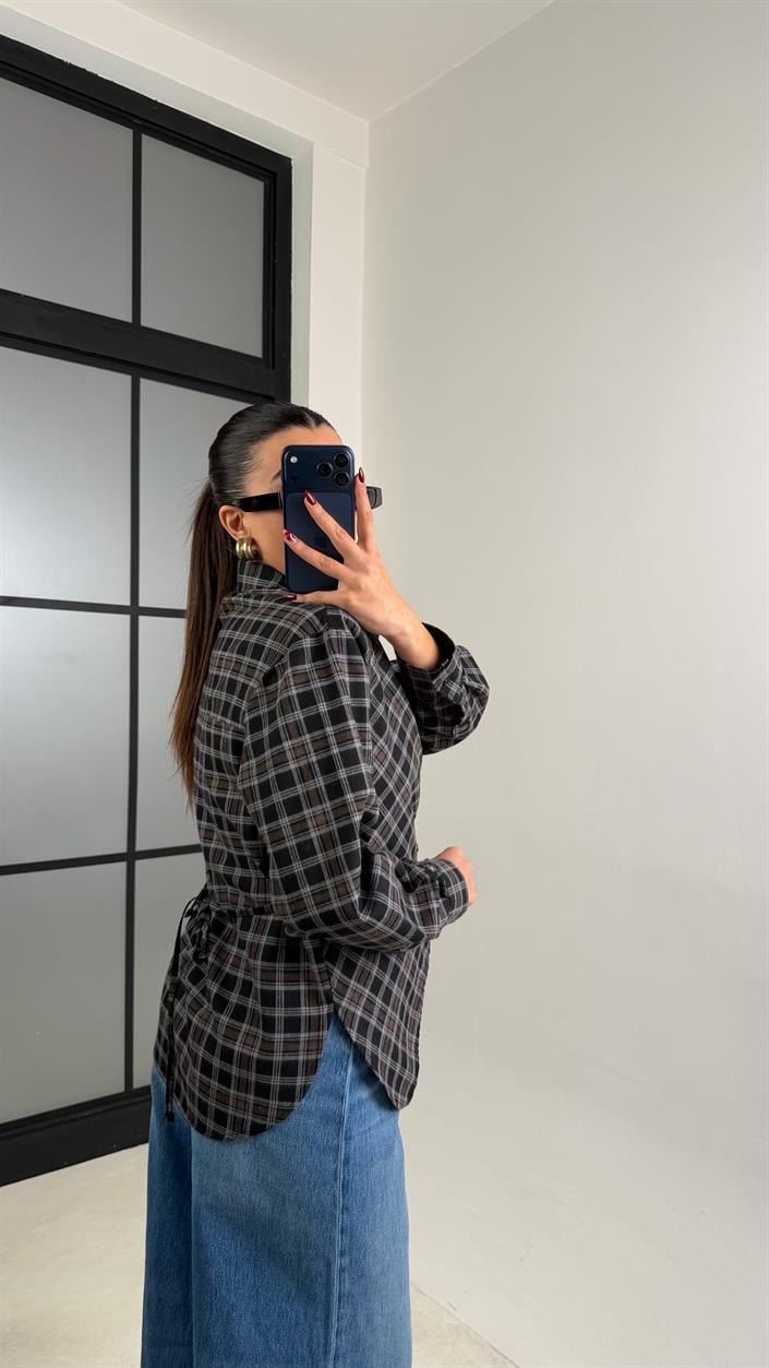 Siyah Ekose Ön Düğme Detaylı Kuşaklı Vatkalı Tasarım Gömlek GAUS-00769