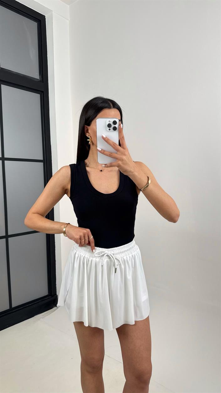 Beyaz Yan Yırtmaçlı Beli Lastikli Basic Şort Gaus00371