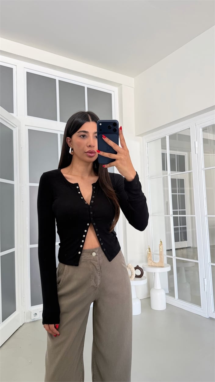 Siyah Çıtçıt Düğmeli Bluz GAUS-01900