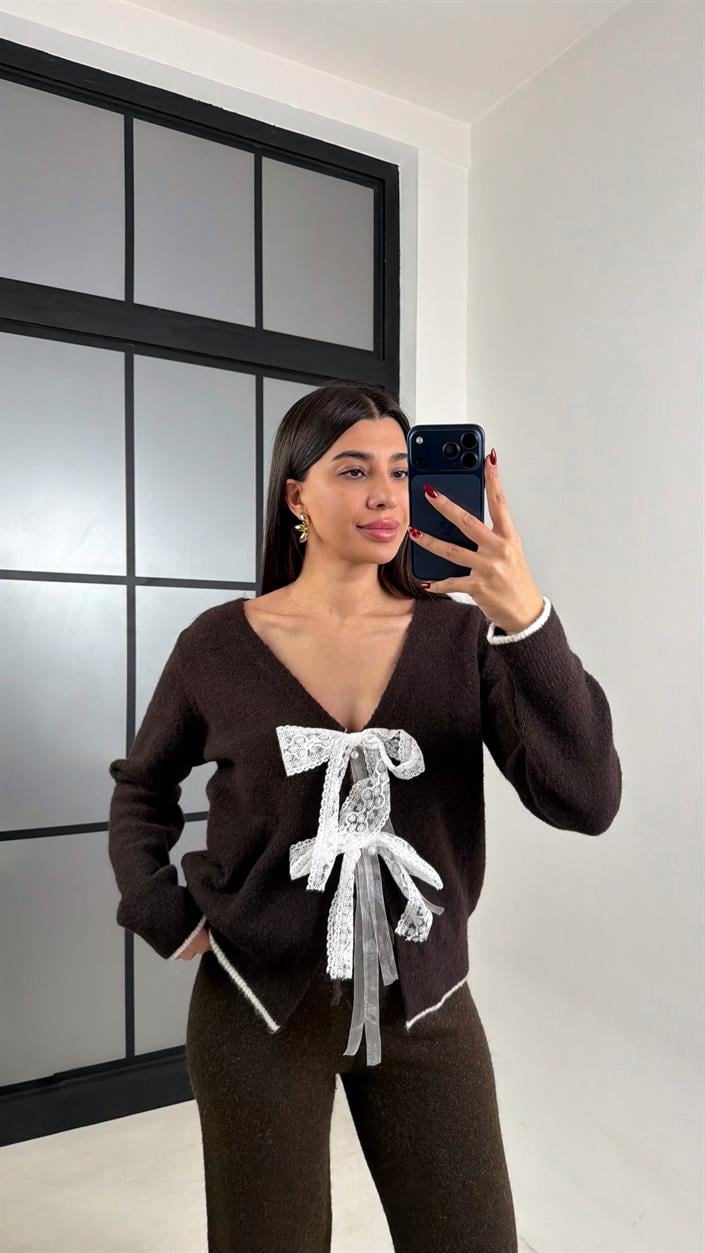 Acı Kahve Fiyonk Detaylı Triko Hırka GAUS-00633