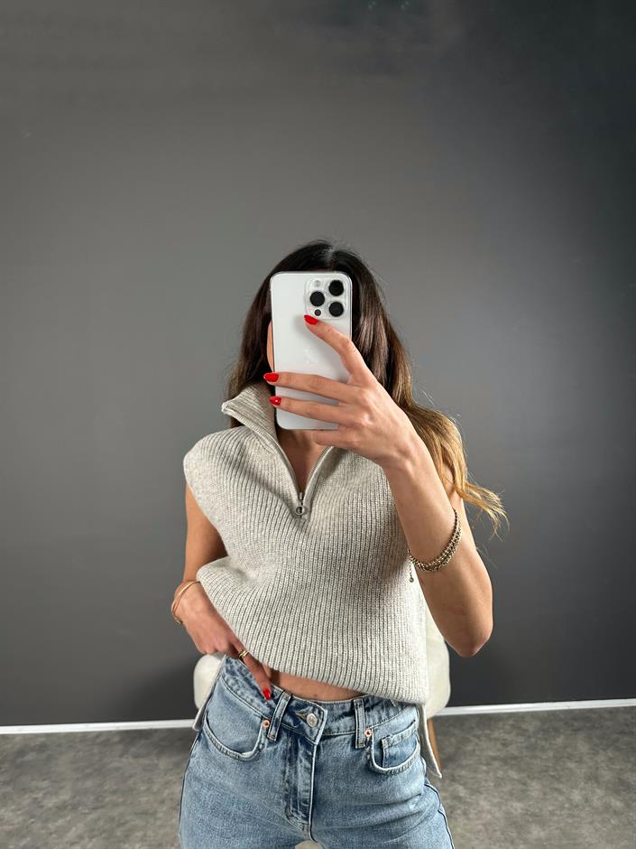 Gri Fermuarlı Triko Süveter 