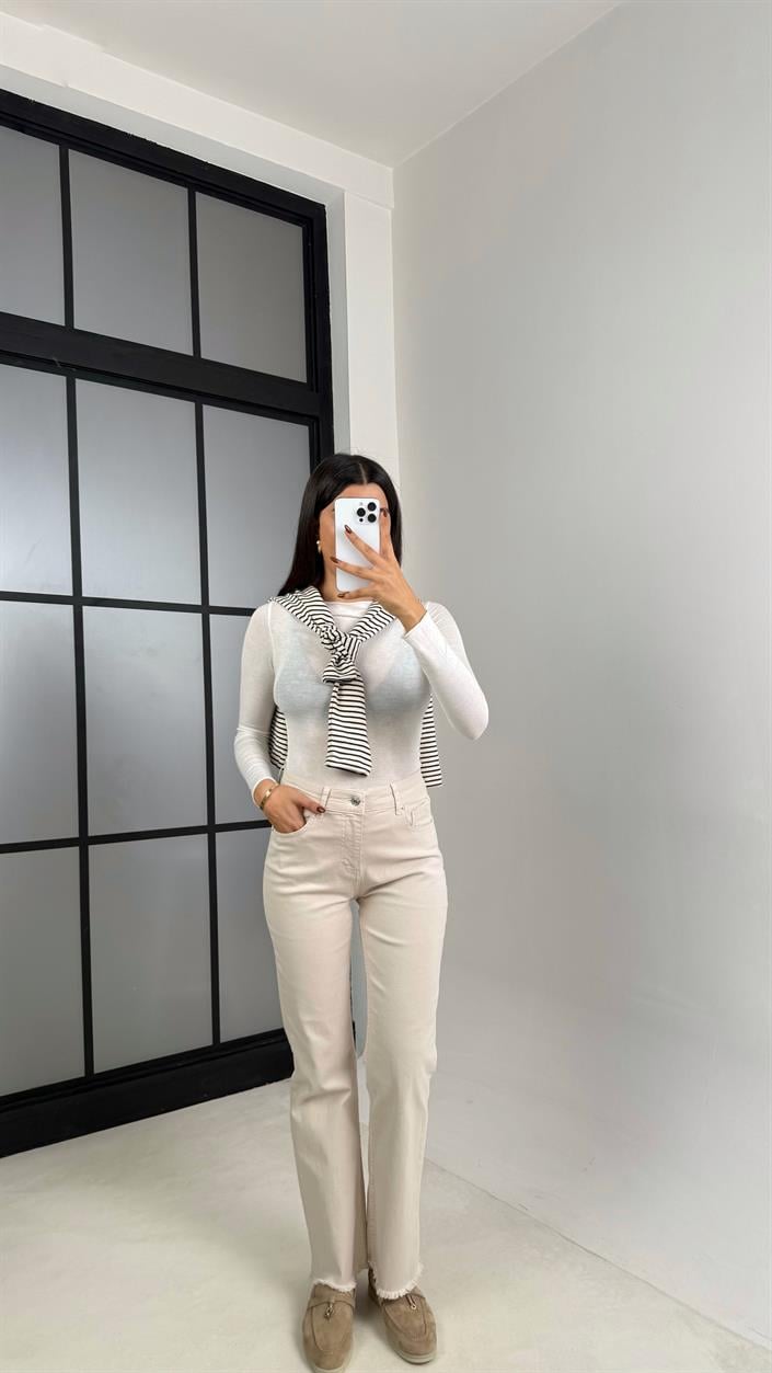 Krem Püskül Detaylı Kesik Paça Flare Jean GAUS-00479