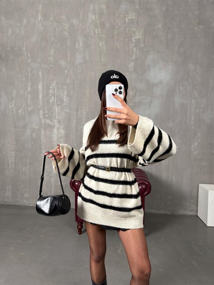 Femme Krem Çizgili Oversize Kazak