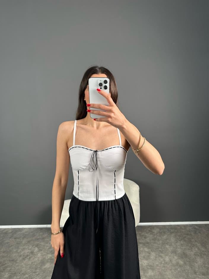 Beyaz Askılı Fiyonklu Crop